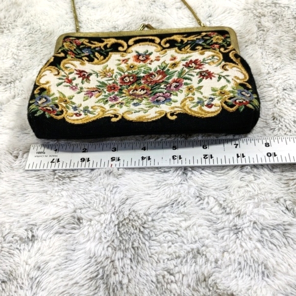 Vintage Tapestry Beautiful Floral / Black Purse & Gold Clasps - Picture 10 of 15